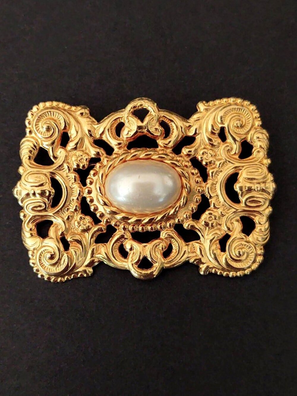Decorative gold tone and faux pearl brooch